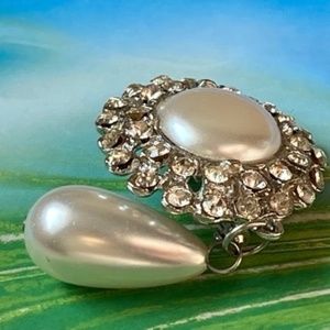 VINTAGE Brooch Faux Pearl & Rhinestone